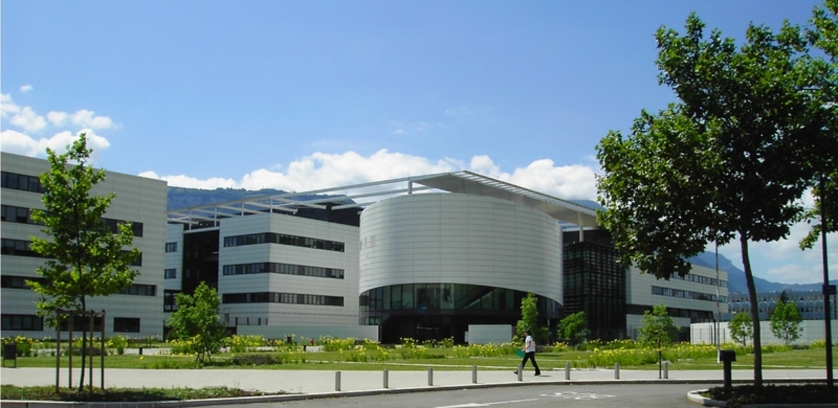 photo du parvis de phelma, siège de la junior entreprise phelma